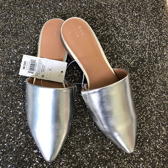 NWT Spring Fling Metallic Silver Slip-on Shoes! - Picture 2 of 8